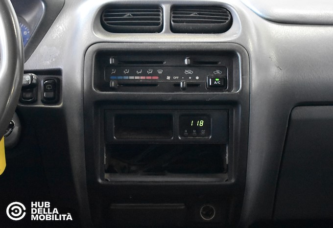 DAIHATSU 1.3i 16V cat 4WD DB/AC